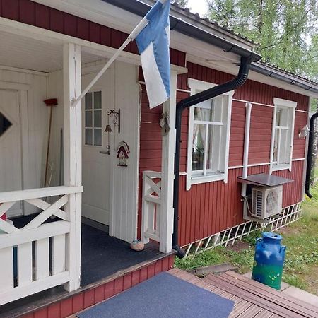 Ilmastoitu Kesaemoekki Askolassa Laehellae Porvoota Buitenkant foto